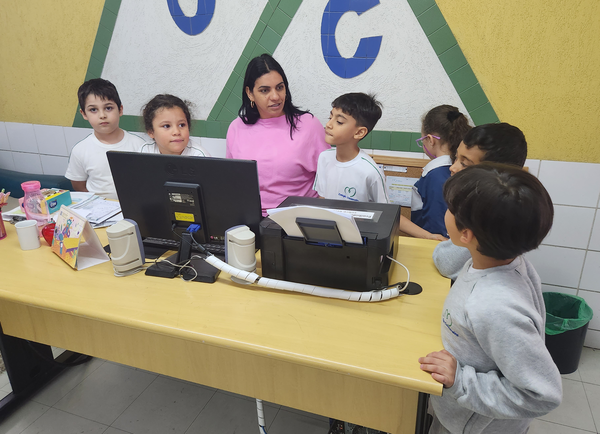 Conhecendo os profissionais que trabalham na escola e suas funções ...