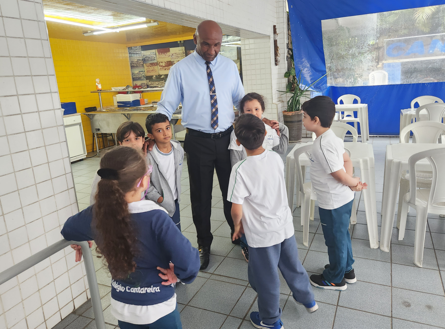 Conhecendo os profissionais que trabalham na escola e suas funções ...